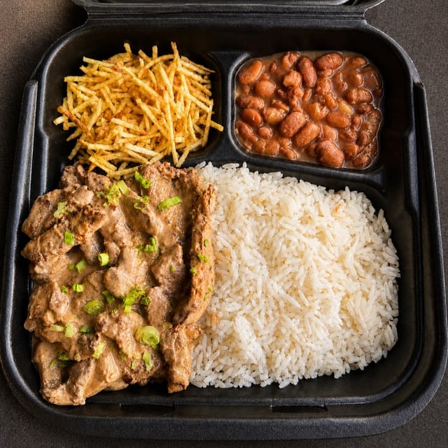 Estrogonofe de Carne/Beef Stroganoff.