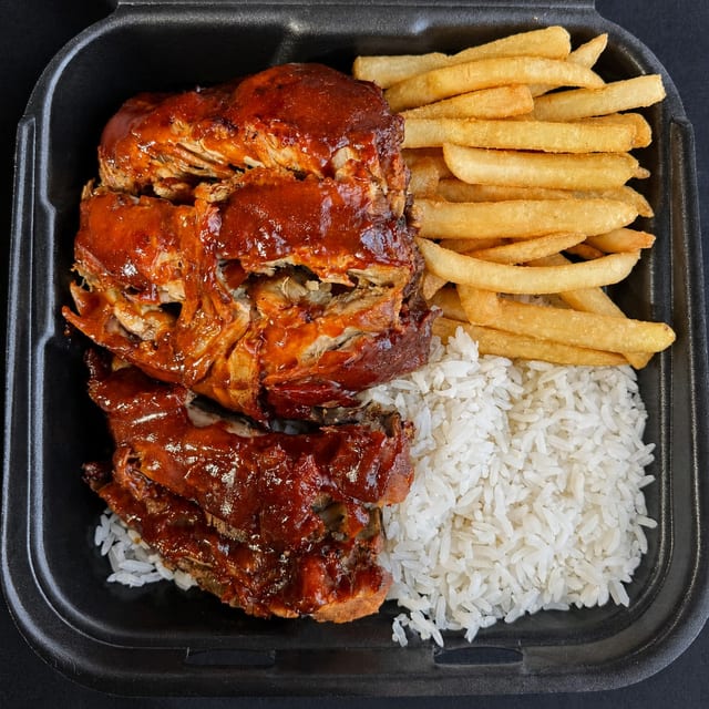 Costelinha de Porco ao molho BBQ/ BBQ Pork Ribs.